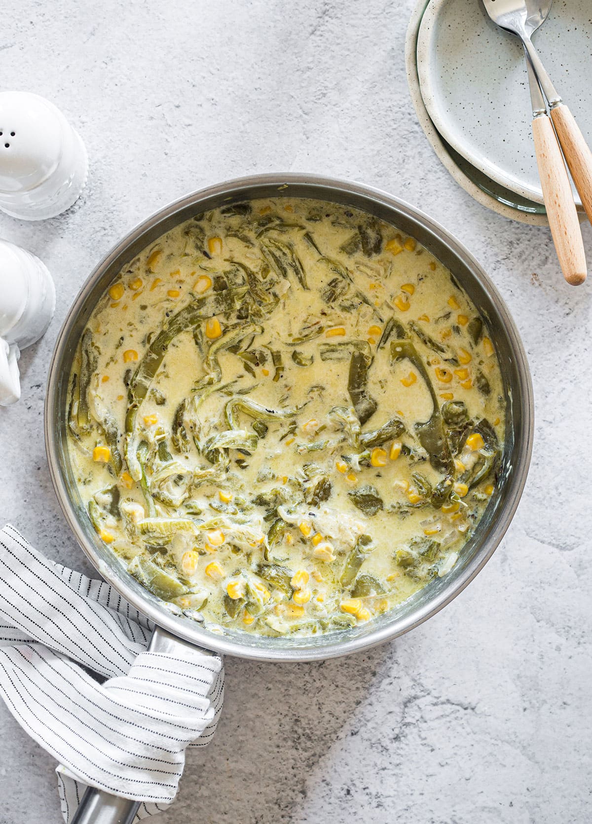 Rajas con crema in a pan. Seen from above.