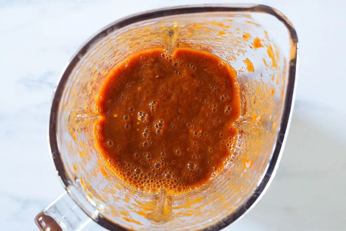 Tinga sauce in a blender.