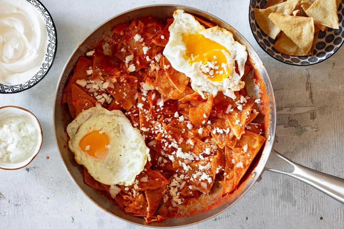 Chilaquiles rojo on a pan.