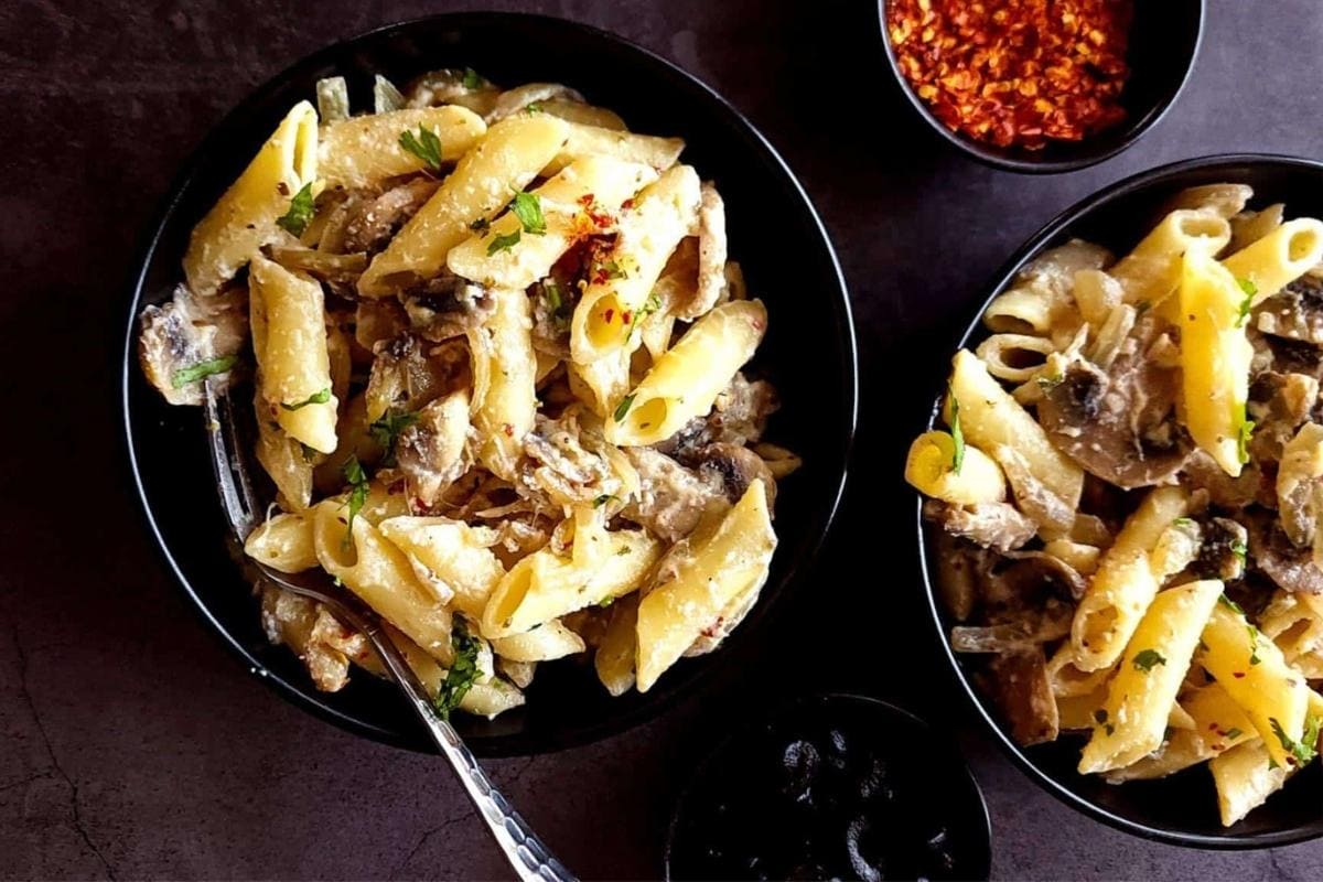 Pasta with ricotta and mushroom on a bowl.