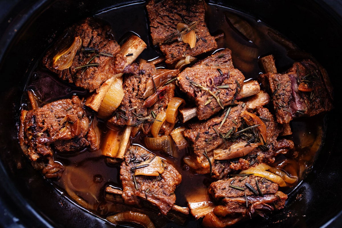 Spicy beef short ribs on a slow cooker.