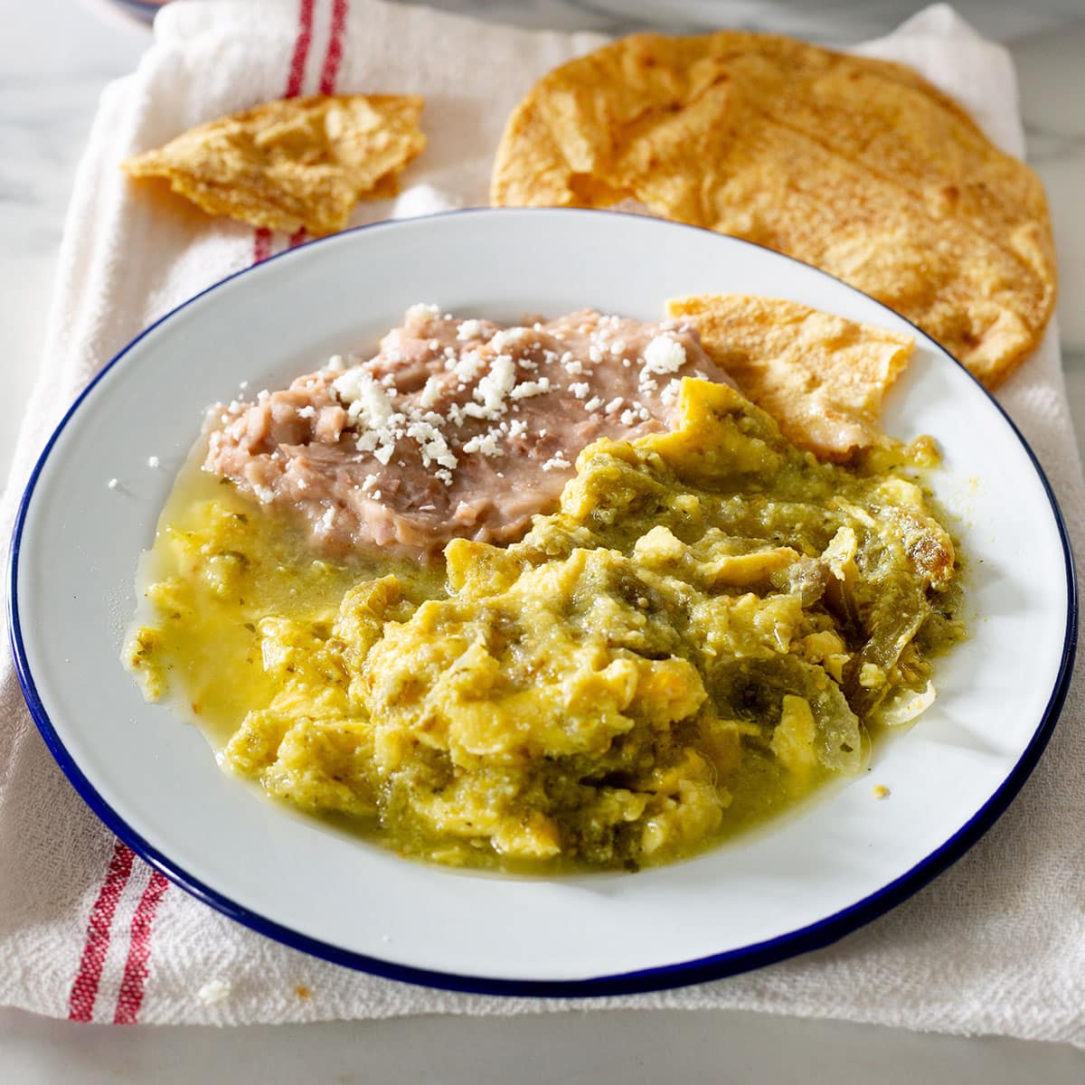 Huevos en Salsa Verde