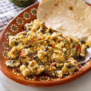 Verdolagas con Huevo (purslane and eggs) recipe.