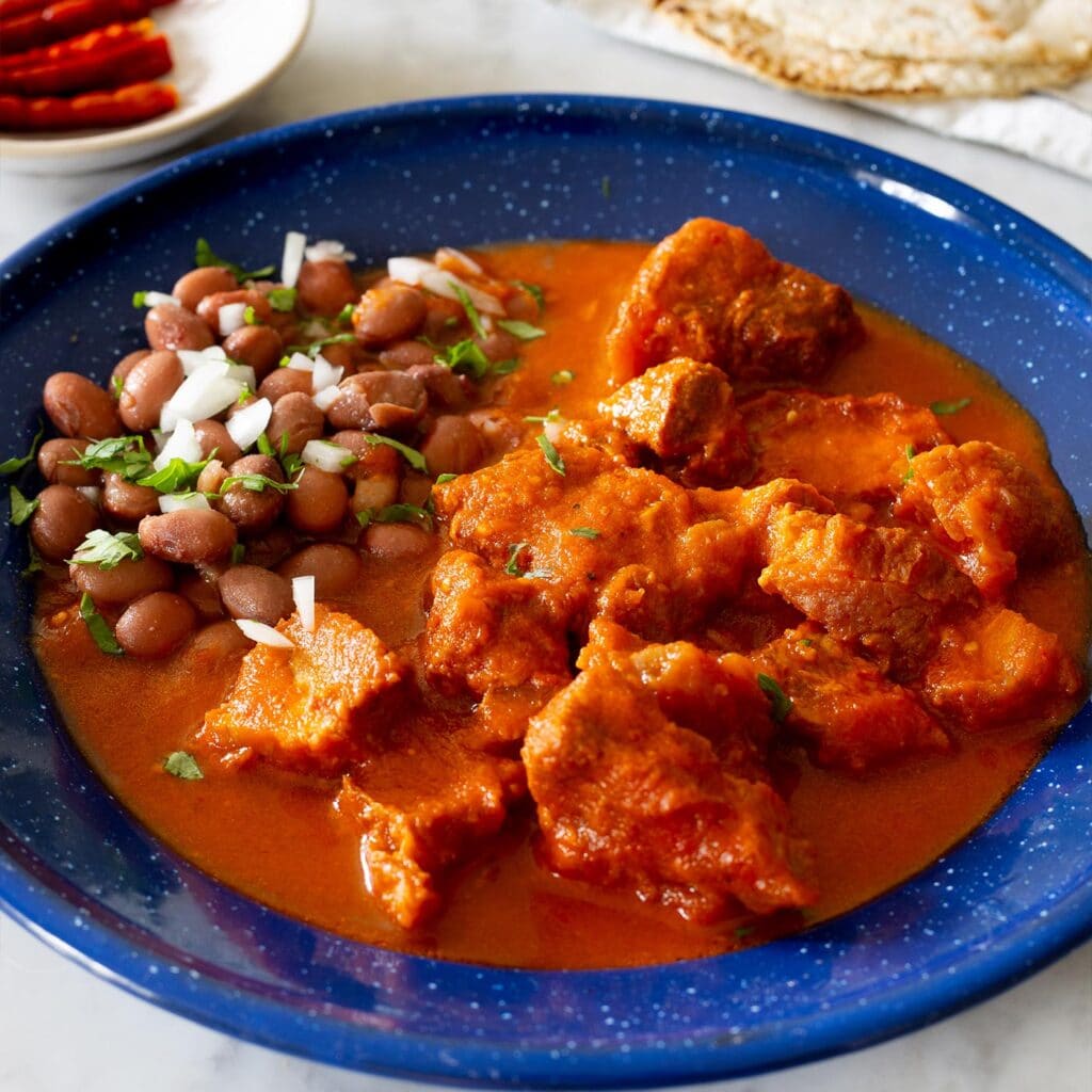 Chicharrón en salsa roja recipe.