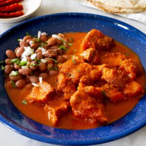 Chicharrón en salsa roja recipe.